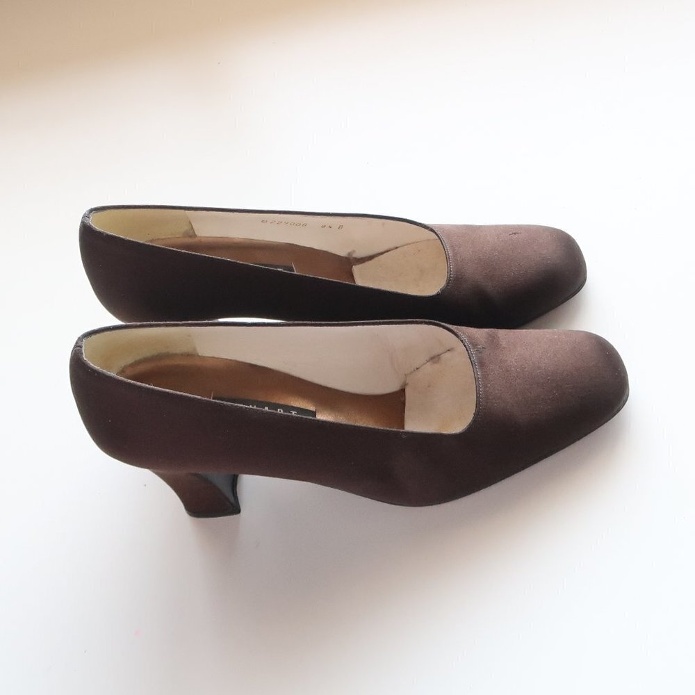 𝅺Stuart Weitzman Vintage Satin Brown Heels / Shoes / Pumps